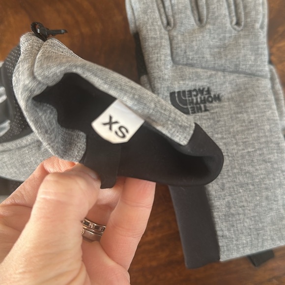 North Face Women’s Grey Gloves, XS - Picture 4 of 4